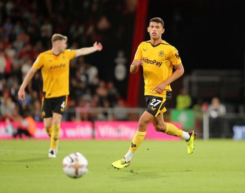 ＂我们从未说过他一句坏话！快进来！#mufc 来源：The United Stand