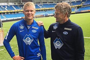 这是今日最重磅的新闻。曼联官方宣布解僱主教练鲁本·阿莫林 ，这段仅维持了 14 个月的执教生涯画下句点。