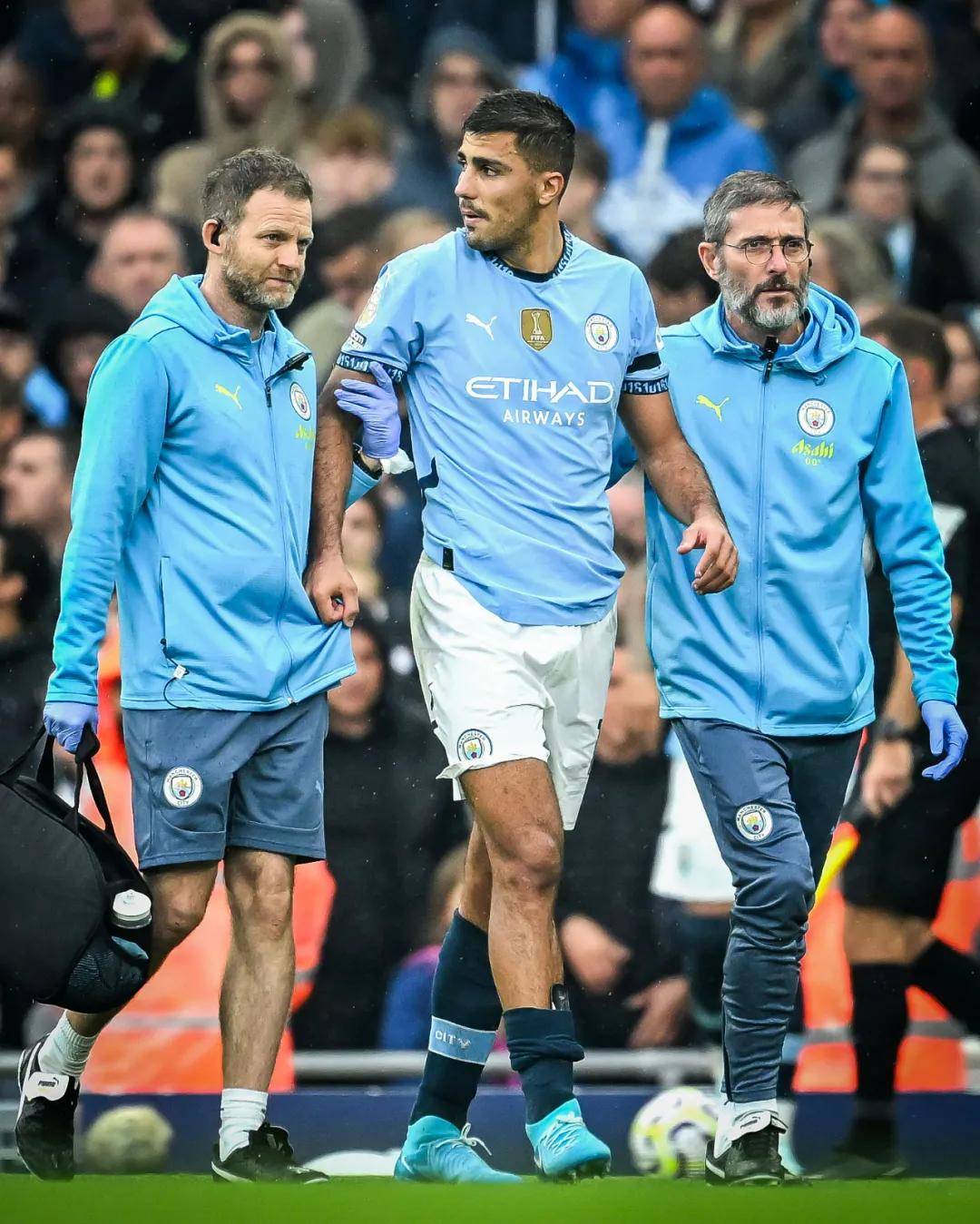 罗杰·马里斯因挑战贝比鲁斯的纪录压力过大而掉发，这一幕反映了纪录之重的残酷