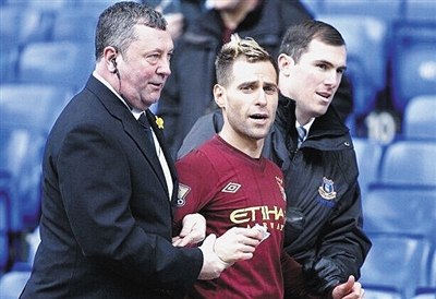 日本足协官方：铃木彩艳因伤缺席本月名单，野泽大志替补入选