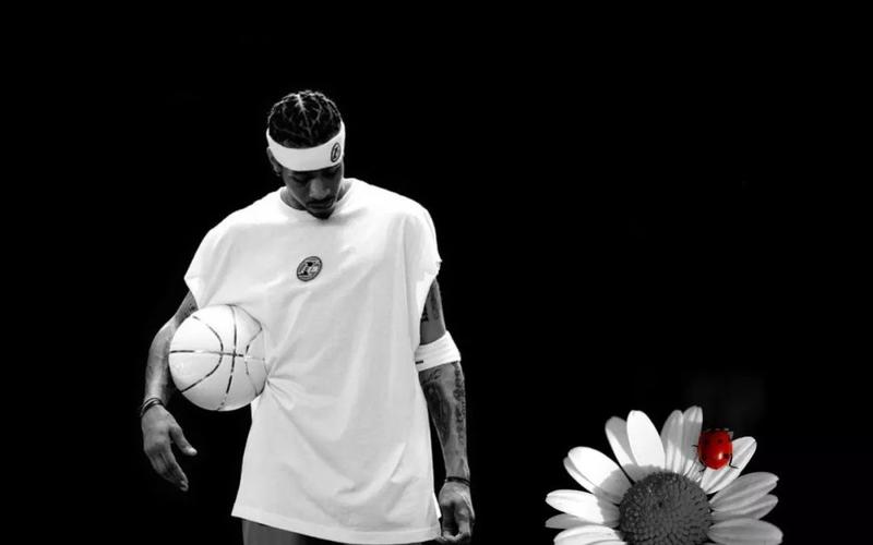 湖人本赛季关键时刻首次失利 东契奇六犯离场怒摔护膝捂脸显失落