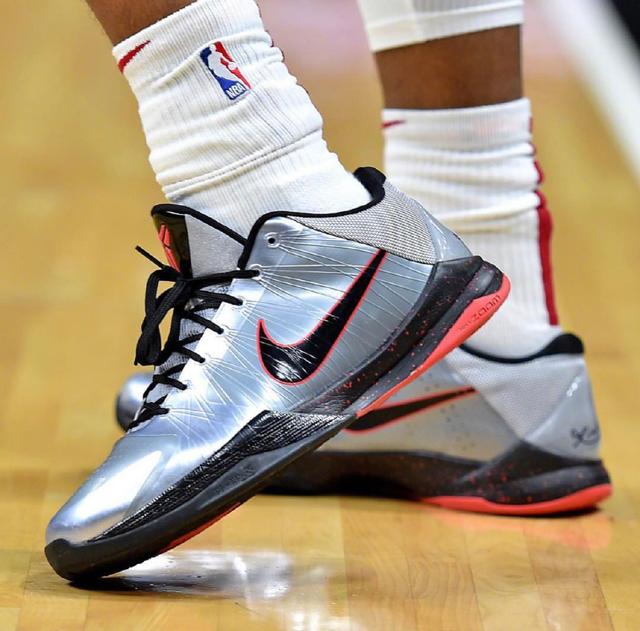 阿莱克斯·罗德里奎兹在西雅图展现了游击手的顶级火力和防守