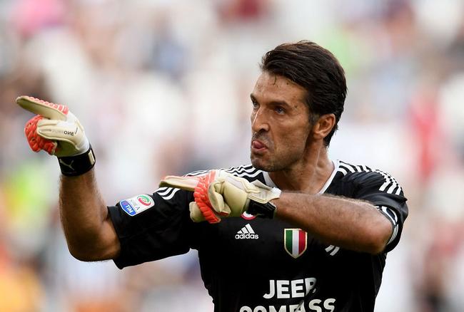 奥莱报：迪马利亚壁画遭到涂污，青训教练指责罗萨里奥球迷